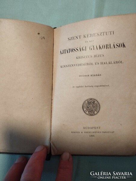 Szent keresztúti ájtatosságok 1907 és Evangéliumok könyvek együtt