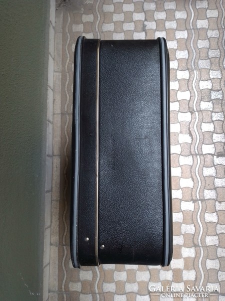 Régi retro nagy fekete keményfedeles bőrönd 67x46x18 cm