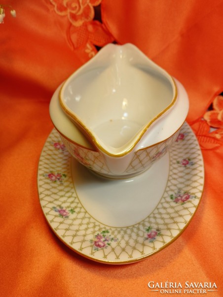 German porcelain sauce, gravy offering