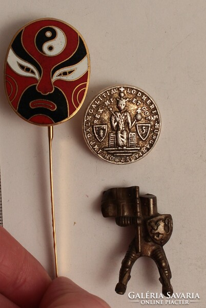 Mixed lot - including: Japanese mask badge, knight toy soldier, button imitating medieval money