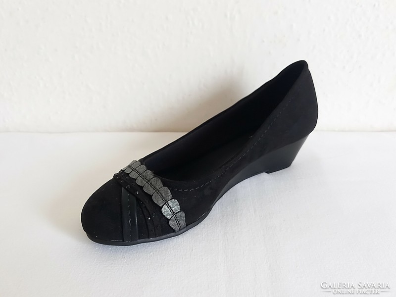 New size 36 elegant black women's shoes from the Graceland brand