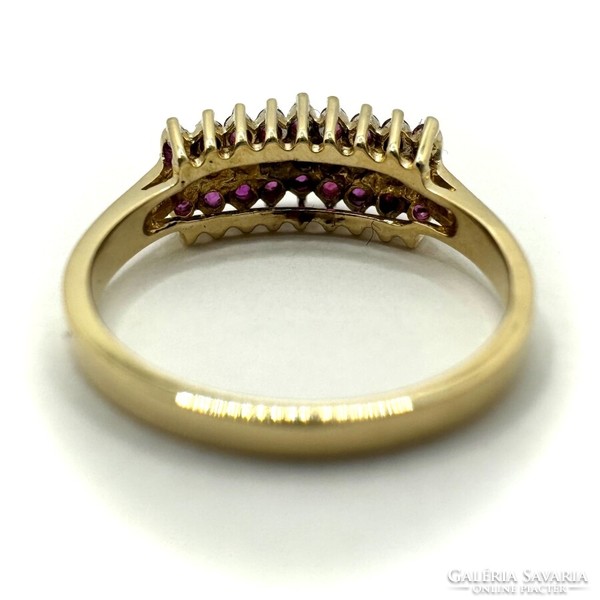 Arany gyűrű rubinokkal és gyémántokkal