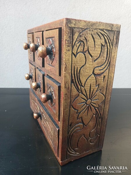 Vintage small chest of drawers. Negotiable.