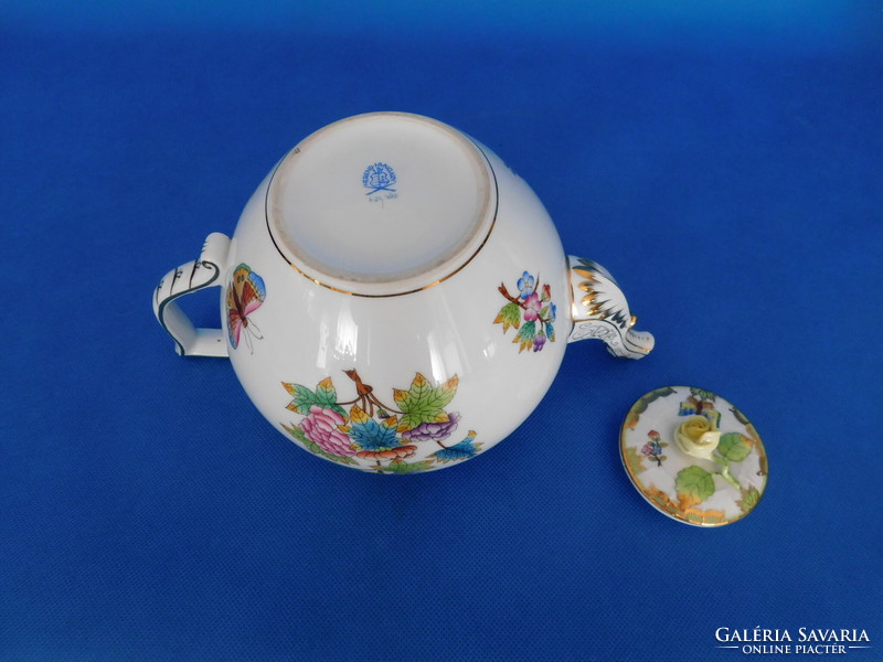 Victoria giant teapot from Herend