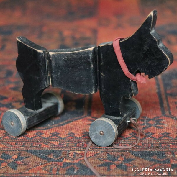 1900 k. Hubley Scottie Antik Játék / Articulated Hubley Wooden Dog Toy Pull Along c 1900