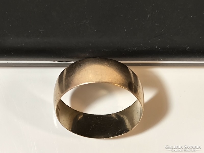 4.8 Carat gold wedding ring 3.43 Grams