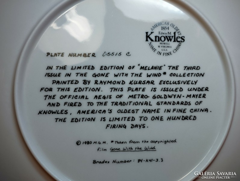 Knowles, an American porcelain decorative plate, was blown away by the wind from the series