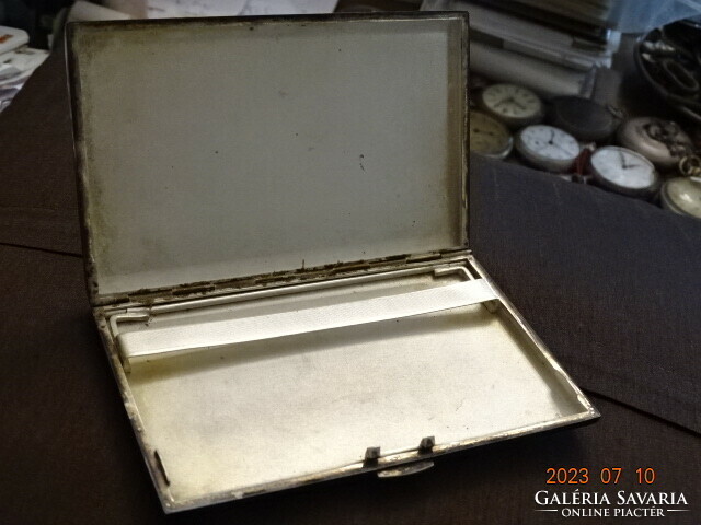 A silver-plated, large-sized antique box-shaped cigarette case in like-new condition