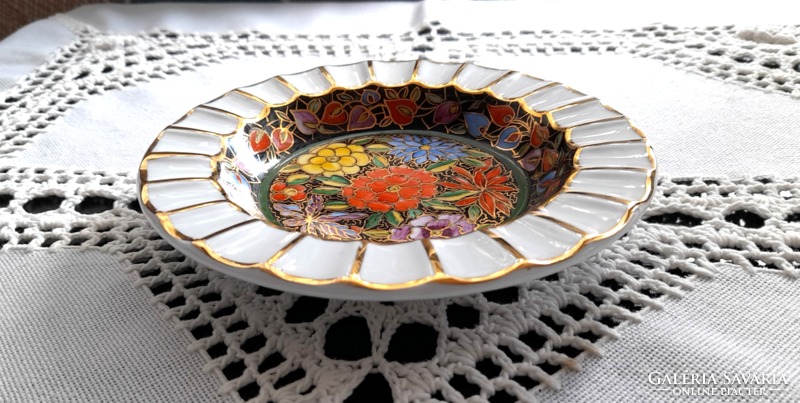 Alföldi porcelain ashtray - hand painted by Éva Bakos -