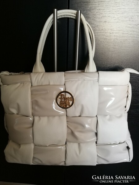 New, prestige extra modern women's handbag