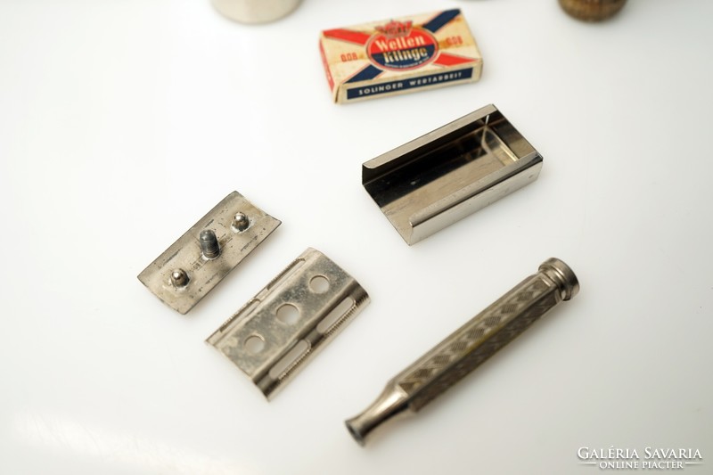 Retro German shaving set / old / razor / blade / brush / in case