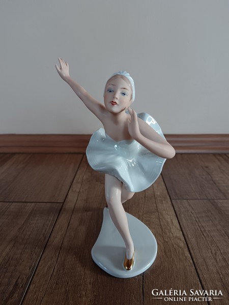 Rare wallendorf ballerina figure