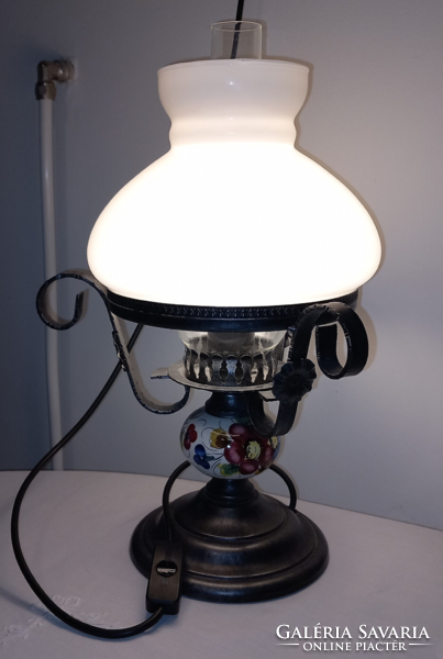 Petroleum lamp with metal base, porcelain insert, table lamp, electric.