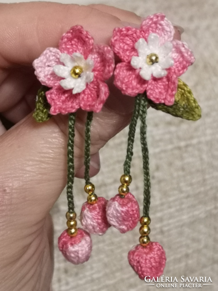 Pink ombre dangle earrings made with micro crochet