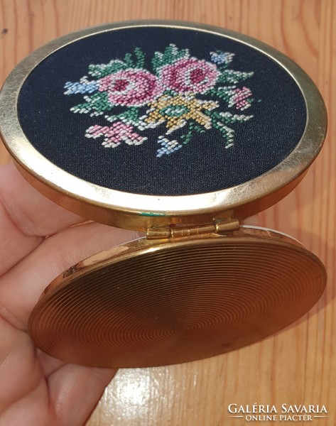 Powder box with pink tapestry pattern