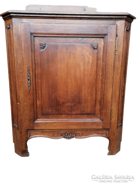 Neobaroque corner cabinet