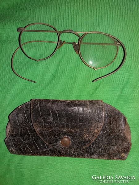 Antique Hungarian wire-framed, once silver-plated spectacle frame in a crocodile skin case, as shown in the pictures