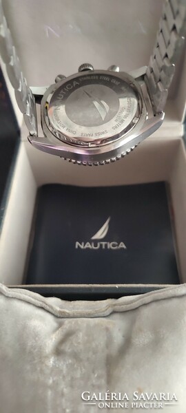 Beautiful nautica wristwatch, with box and papers.