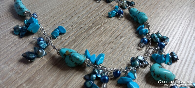 Mineral necklace made of turquoise stone and pearls