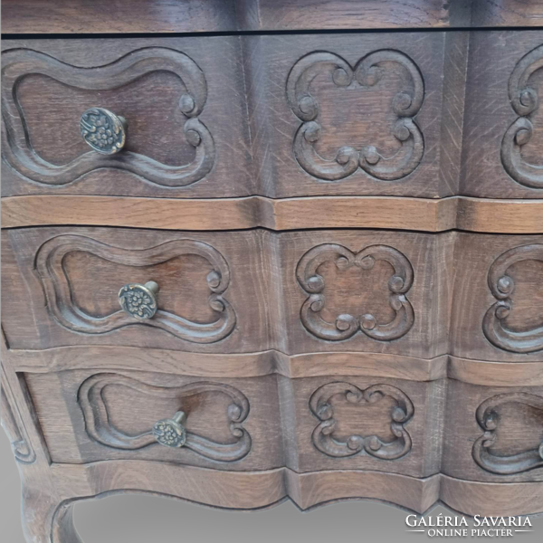 Neo-baroque chest of drawers