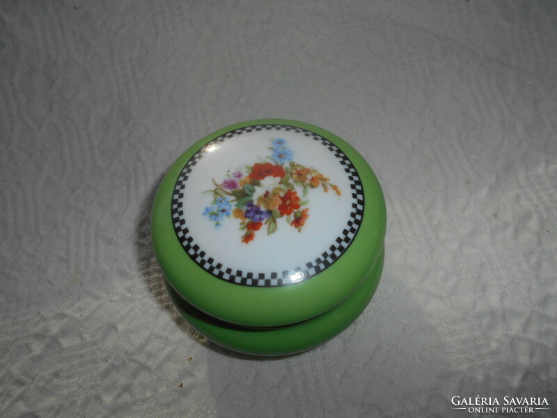 Élénk zöld alapszín,virág-  fond jellegű minta  porcelán doboz