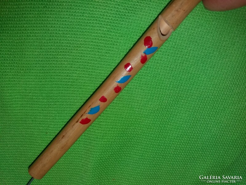 Old small traveling souvenir shop folk pattern wooden trilling flute flute 12 cm as shown in the pictures
