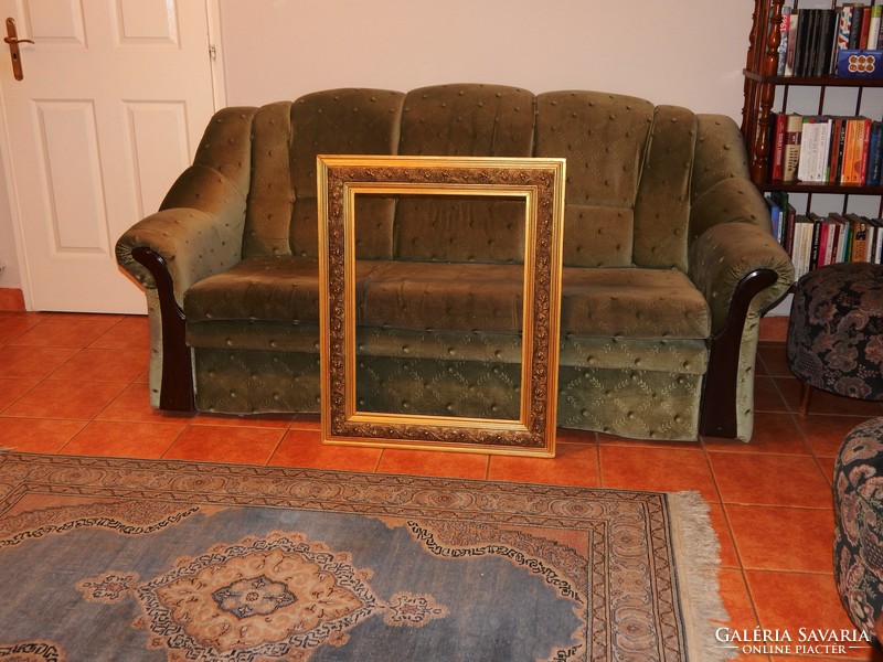 82 X 64 cm external picture frame in excellent condition