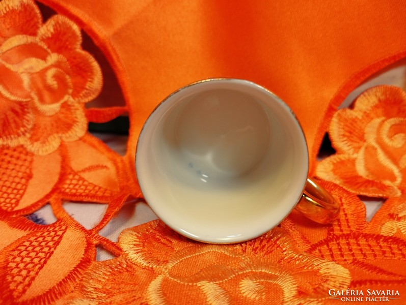 Antik, PM német porcelán aranyozott kávés csésze, eozin mintás, romantikus jelenetes