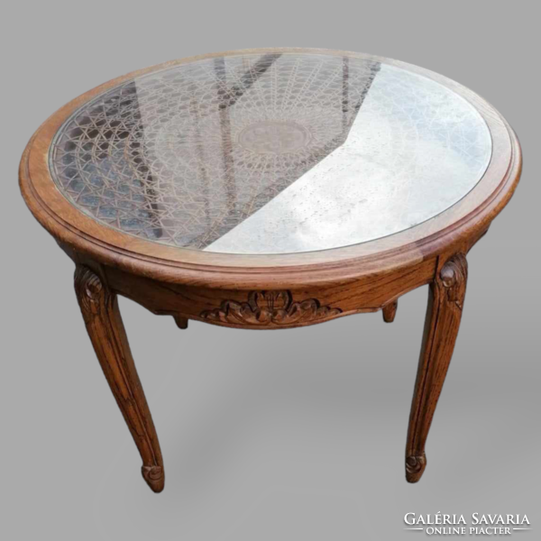 Neo-baroque coffee table
