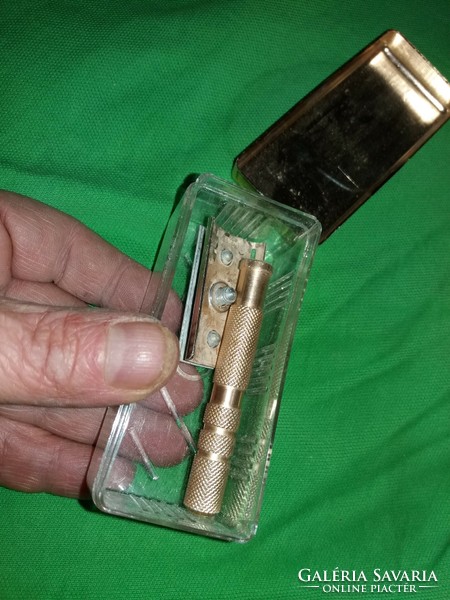 Antique Czechoslovak Soluna replaceable blade razor in its holder as shown in the pictures