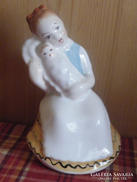 Anya népviseleti öltözékben, pólyás babájával, mázas kerámia figurális szobor - 13 cm -