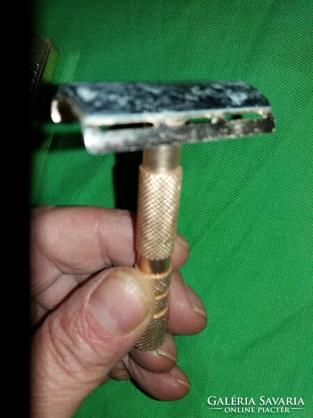 Antique Czechoslovak Soluna replaceable blade razor in its holder as shown in the pictures