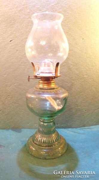 Petróleum /dísz/ lámpa ÚJ  Lehet dekoráció vagy gyűjtemény része-de vliágíthat is /ha van lámpaolaj/