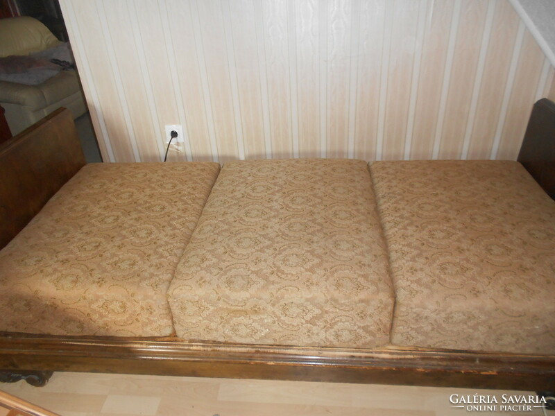 Anik ágy nagyon szép faragással rugós ágybetéttel