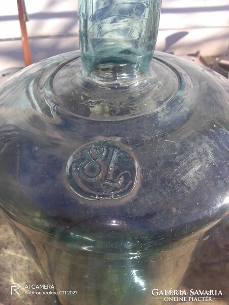 8-literes nagyon régi szakított aljú üveg.