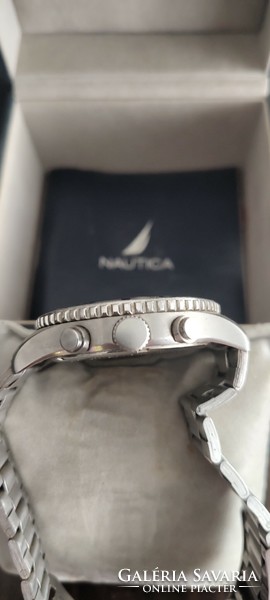 Beautiful nautica wristwatch, with box and papers.