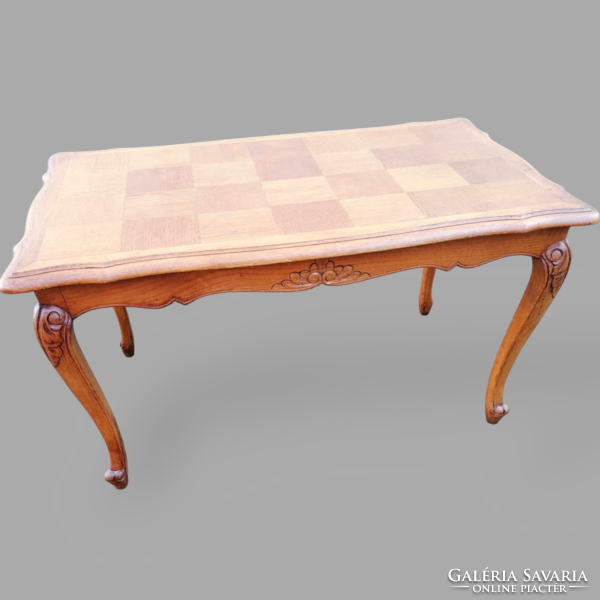 Neo-baroque coffee table