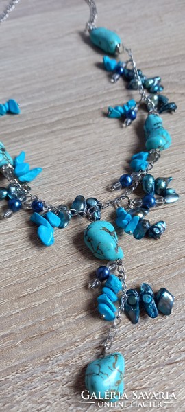 Mineral necklace made of turquoise stone and pearls