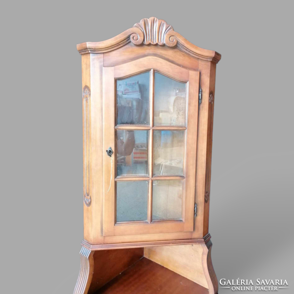 Neobaroque corner display case