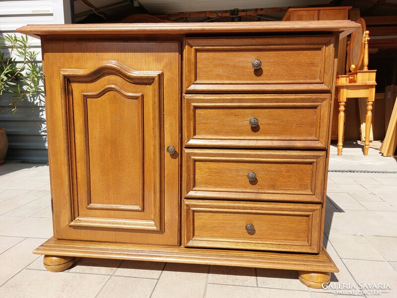 For sale: 2 identical 4-drawer oak chests of drawers with doors. Price / 1 pc. Furniture is beautiful, in like-new condition. Sizes