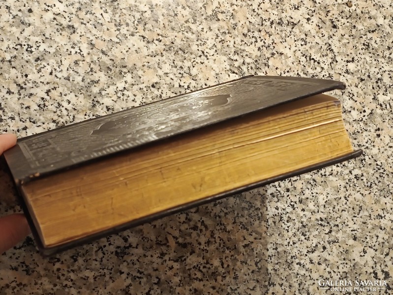 A very beautiful, 110-year-old, complete Charles Bible, scriptures
