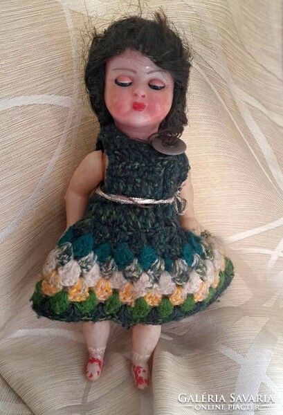 Old doll with crocheted clothes. Size: -19 cm. Blinking.