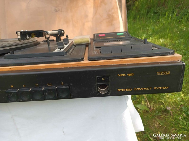 Tesla NZK-160 stereo-compakt lemezjátszó