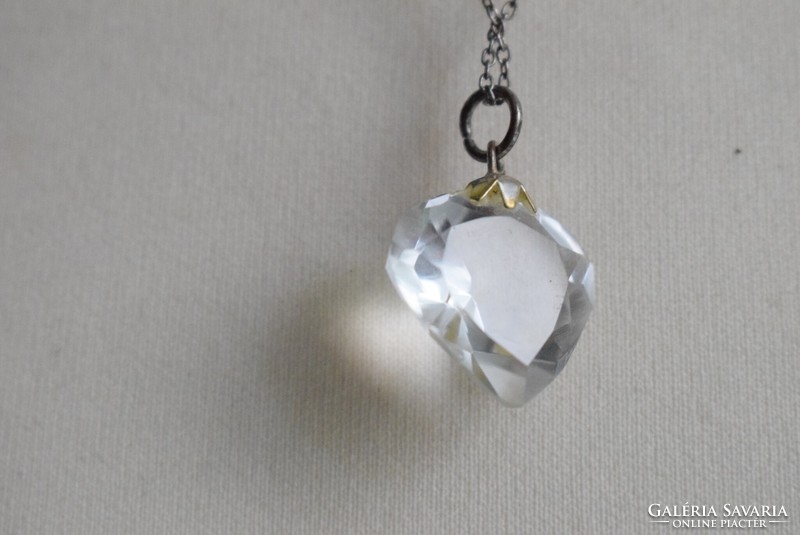 Heart-shaped pendant, crystal, quartz 1.5 x 2 x 1.1 cm