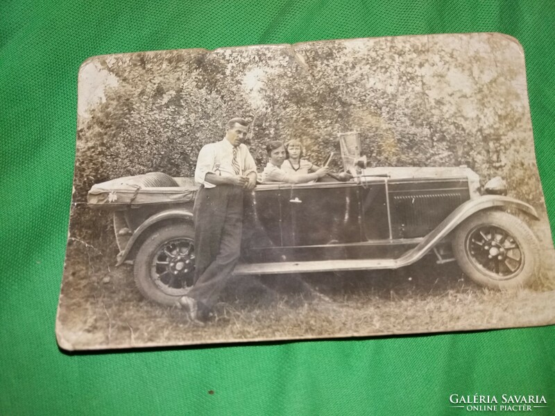 Antik szépia képeslap a büszke Tulajdonos és Családja talán egy ROVER (?) autóval a képek szerint