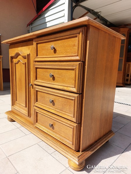 For sale: 2 identical 4-drawer oak chests of drawers with doors. Price / 1 pc. Furniture is beautiful, in like-new condition. Sizes