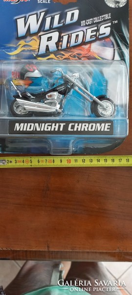 Wild rides-midnight chrome motorcycle model 1:18