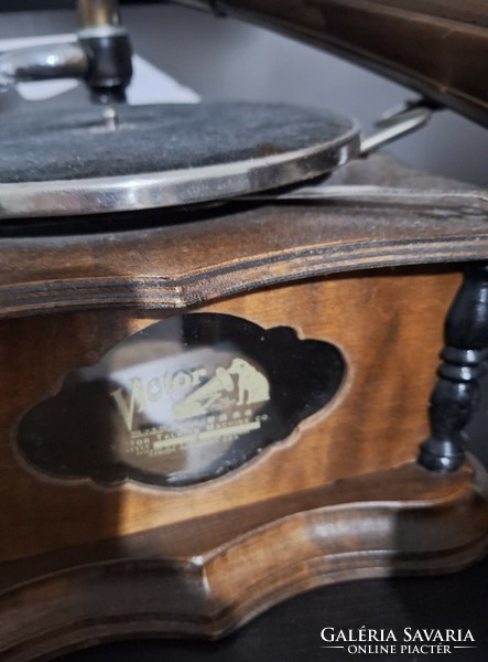 Victor gyártmányú gramofon