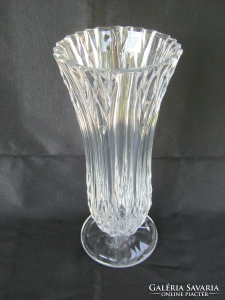 Szép formájú vastag üveg talpas váza 25 cm súlyos 1 kg