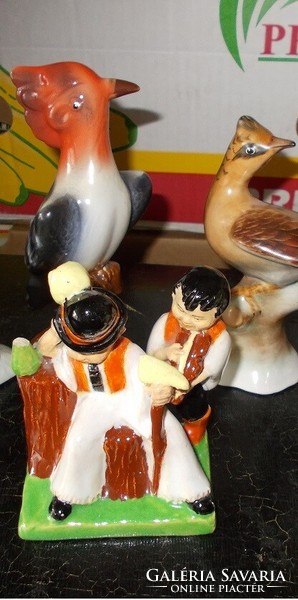 Figural ceramics of drinking buddies (damaged)